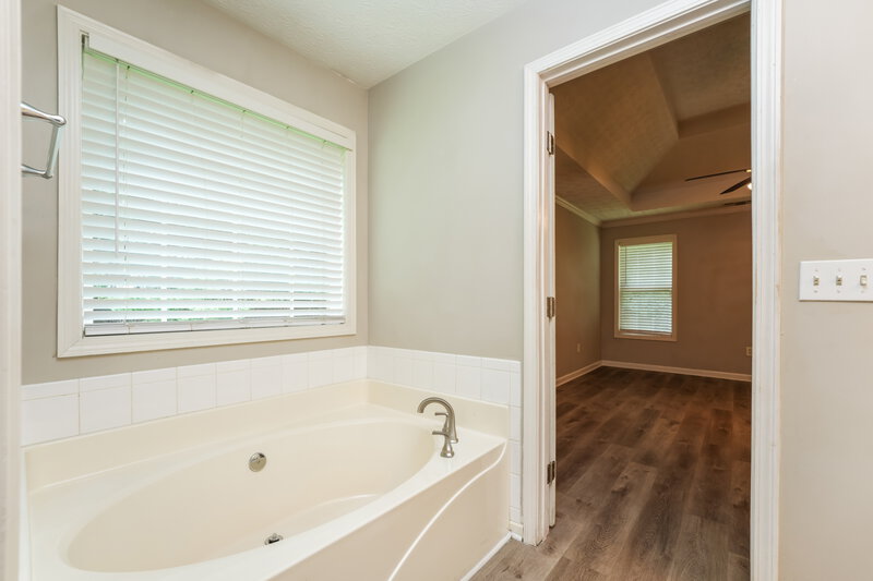 1,975/Mo, 663 Stonecrest Dr Loganville, GA 30052 Main Bathroom View 2
