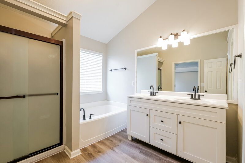 2,490/Mo, 27 Polo Flds NE Cartersville, GA 30121 Main Bathroom View