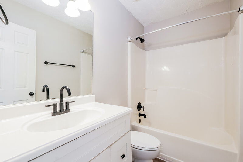 2,490/Mo, 27 Polo Flds NE Cartersville, GA 30121 Bathroom View