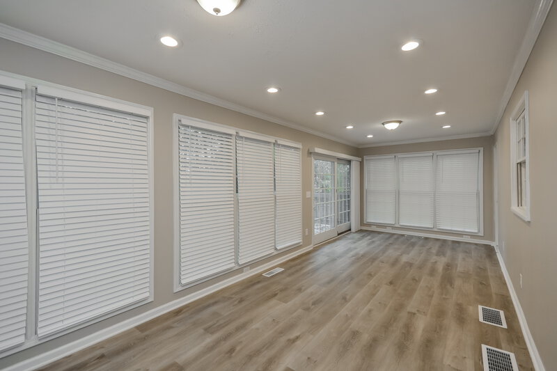 2,910/Mo, 9245 Tara Dr SW Covington, GA 30014 Sun Room View