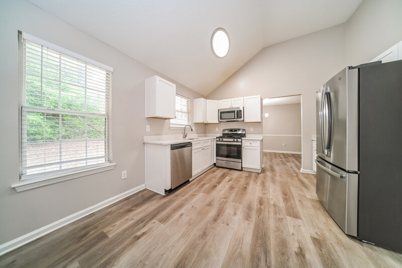 2,100/Mo, 4710 Idlewood Gate Lithonia, GA 30038 Kitchen View