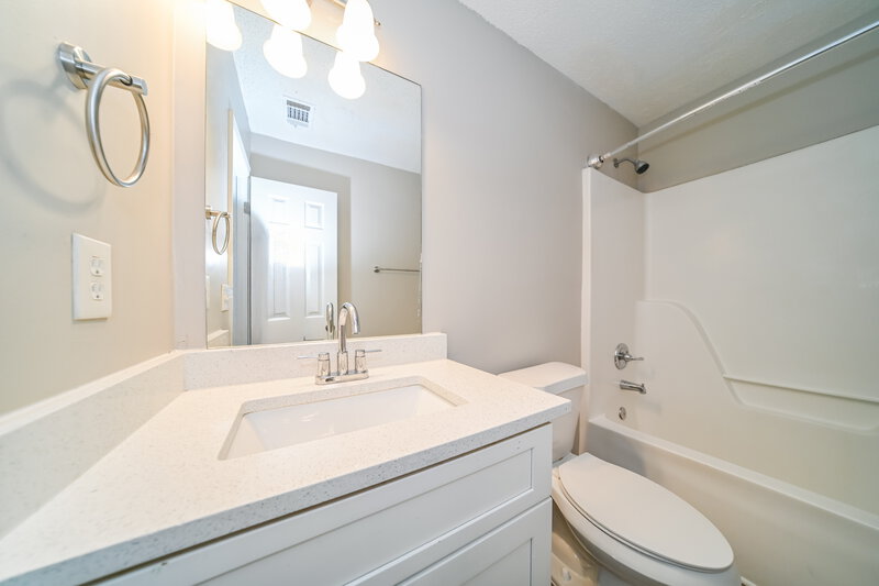 2,100/Mo, 4710 Idlewood Gate Lithonia, GA 30038 Main Bathroom View