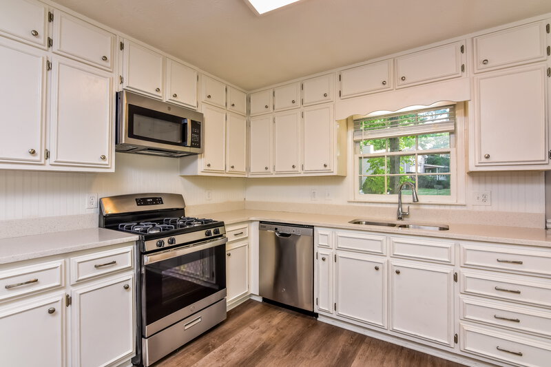 1,975/Mo, 1569 Cherry Hill Ln SW Conyers, GA 30094 Kitchen View