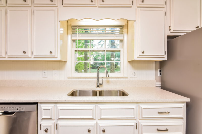 1,975/Mo, 1569 Cherry Hill Ln SW Conyers, GA 30094 Kitchen View 3
