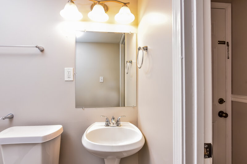 1,975/Mo, 1569 Cherry Hill Ln SW Conyers, GA 30094 Bathroom View 2