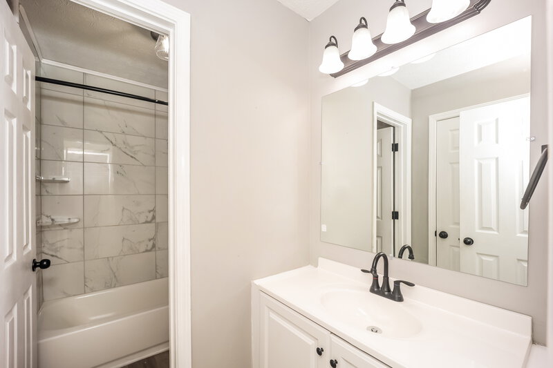 1,620/Mo, 7671 Antebellum Ln Riverdale, GA 30274 Main Bathroom View