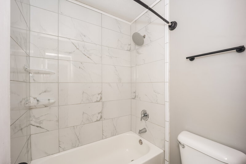 1,620/Mo, 7671 Antebellum Ln Riverdale, GA 30274 Bathroom View 2