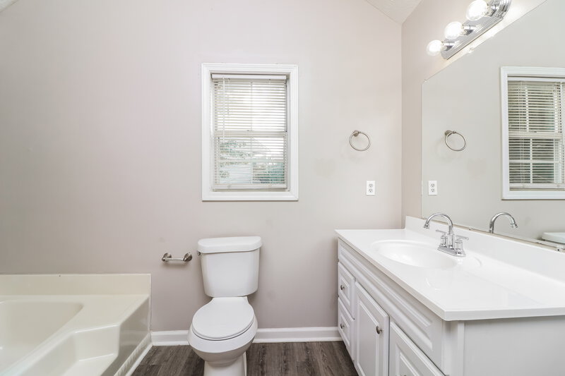 2,000/Mo, 2631 Windage Dr SW Marietta, GA 30008 Main Bathroom View