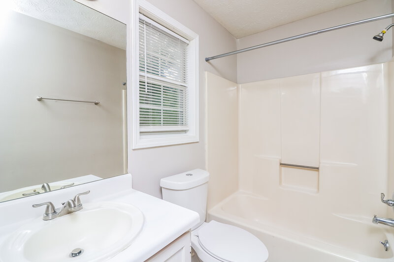 2,000/Mo, 2631 Windage Dr SW Marietta, GA 30008 Bathroom View