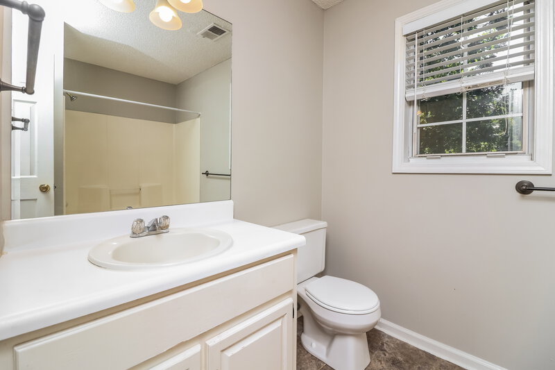 2,490/Mo, 2249 June Ct SW Marietta, GA 30008 Bathroom View