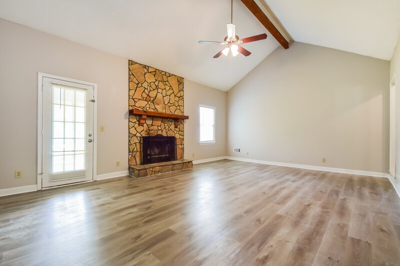 1,800/Mo, 1200 Great Oaks Dr SE Conyers, GA 30013 Living Room View