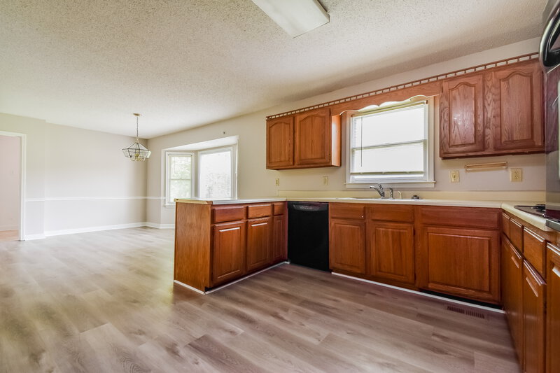 1,800/Mo, 1200 Great Oaks Dr SE Conyers, GA 30013 Kitchen View 2