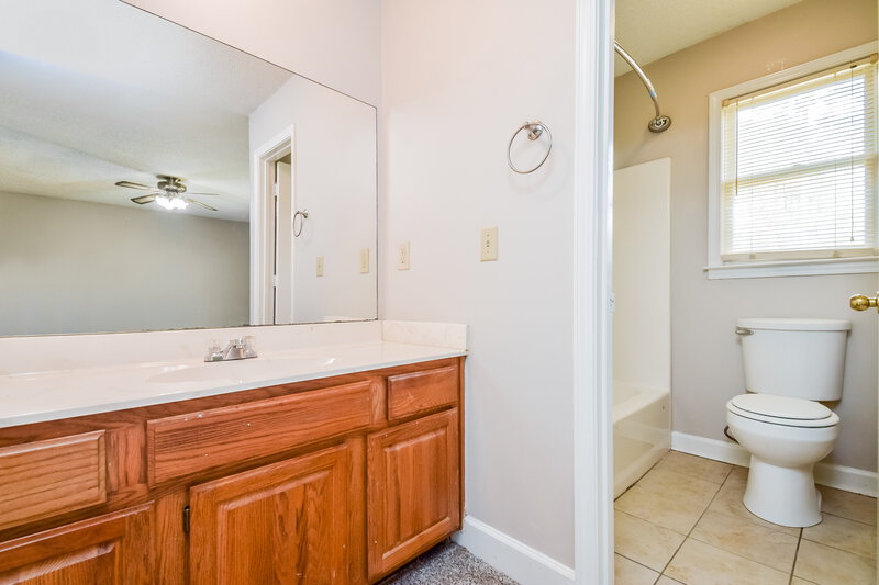 1,800/Mo, 1200 Great Oaks Dr SE Conyers, GA 30013 Main Bathroom View