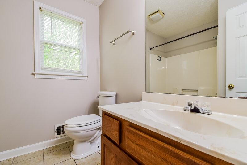 1,800/Mo, 1200 Great Oaks Dr SE Conyers, GA 30013 Bathroom View
