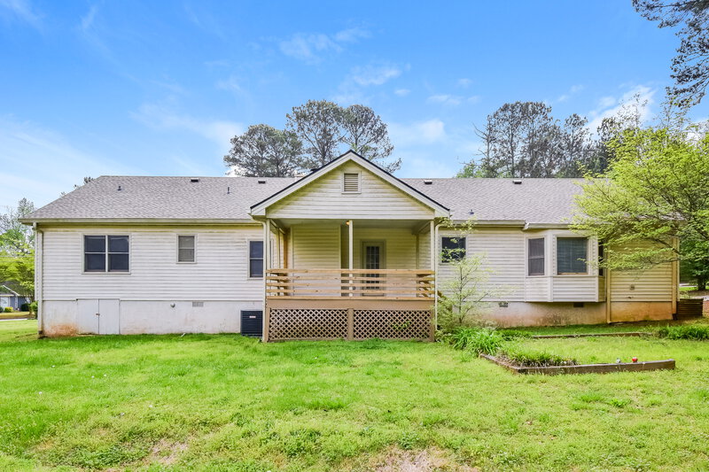 1,800/Mo, 1200 Great Oaks Dr SE Conyers, GA 30013 Rear View