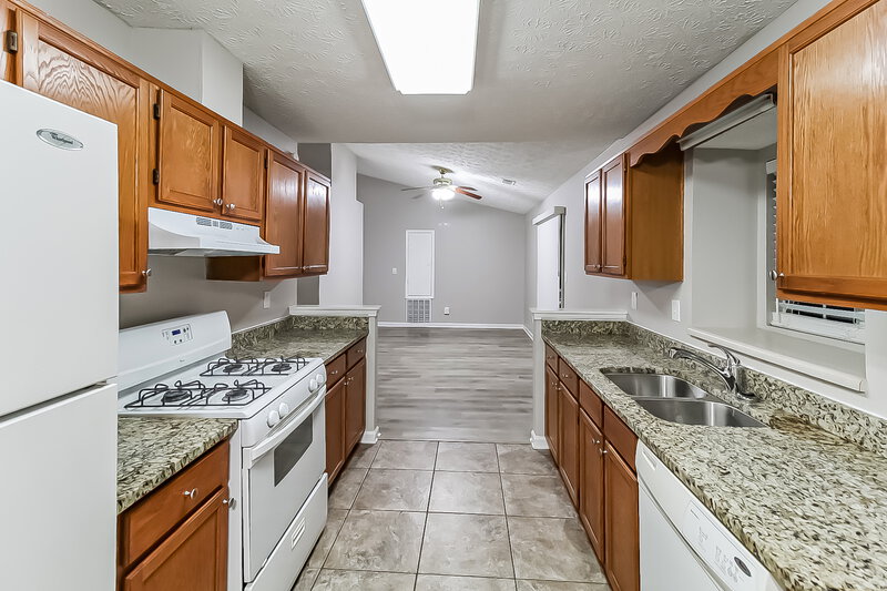 1,710/Mo, 1503 Windy Oaks Ct SE Conyers, GA 30013 Kitchen View 2