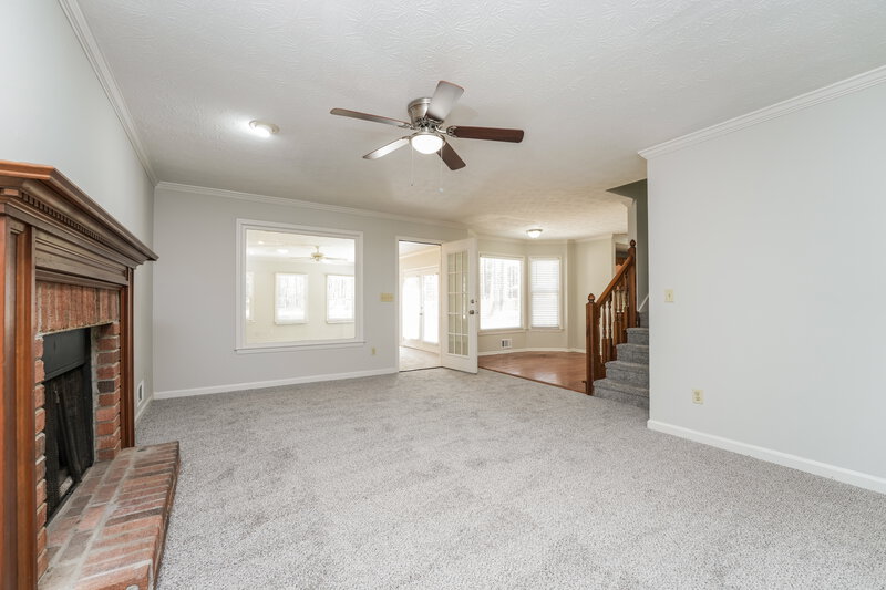 2,240/Mo, 2526 Highland Dr SE Conyers, GA 30013 Living Room View