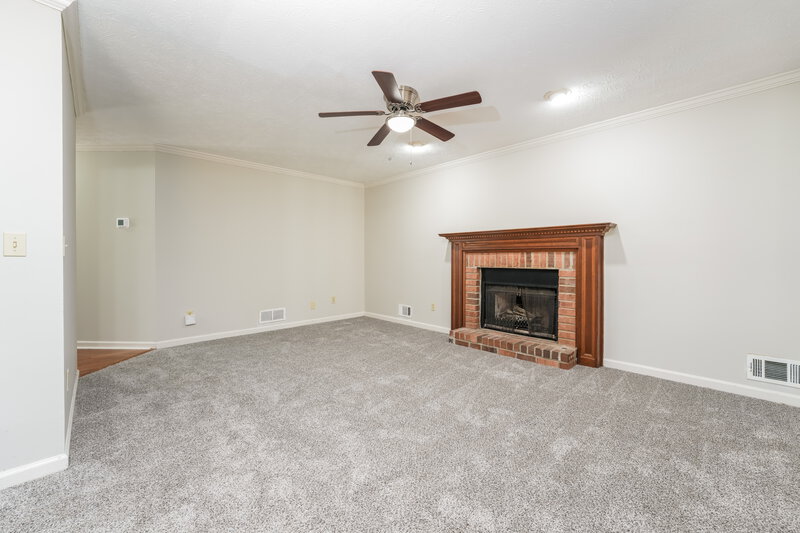 2,240/Mo, 2526 Highland Dr SE Conyers, GA 30013 Living Room View 3