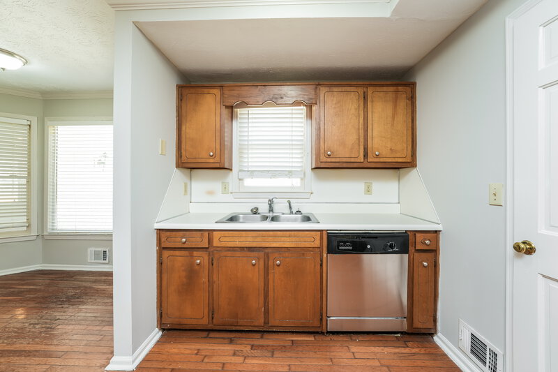 2,240/Mo, 2526 Highland Dr SE Conyers, GA 30013 Kitchen View