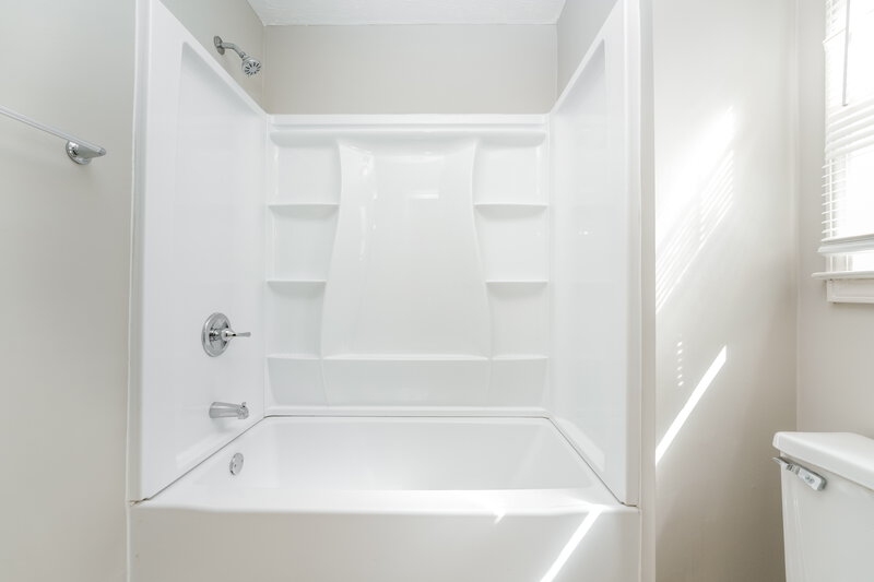 2,240/Mo, 2526 Highland Dr SE Conyers, GA 30013 Main Bathroom View 2