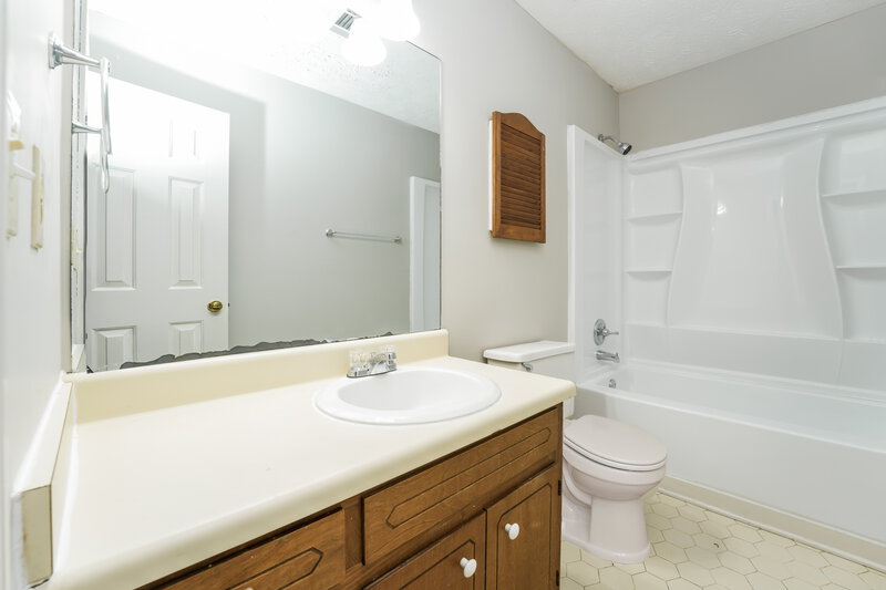 2,240/Mo, 2526 Highland Dr SE Conyers, GA 30013 Bathroom View