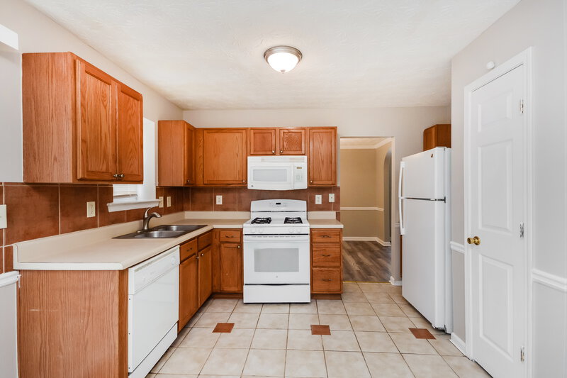 1,680/Mo, 2611 Essex Ct SE Conyers, GA 30013 Kitchen View 2