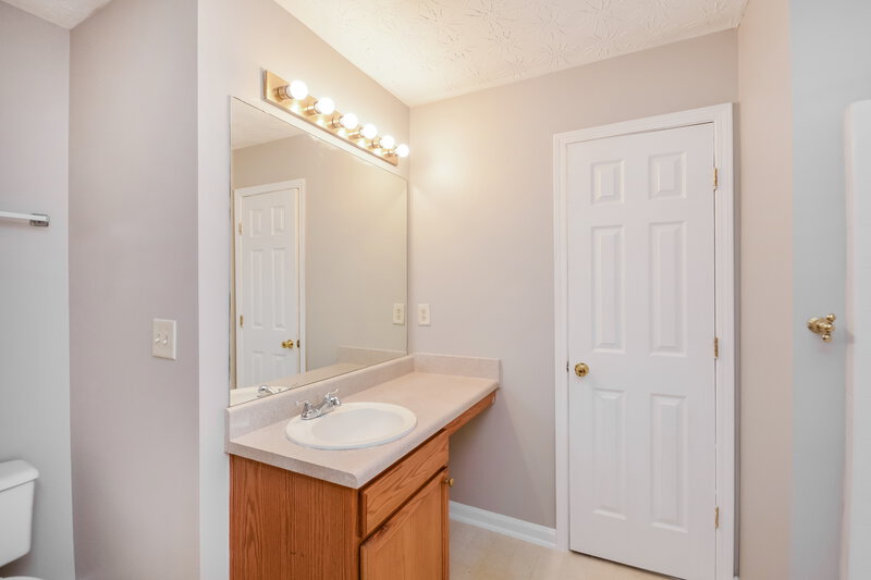 1,680/Mo, 2611 Essex Ct SE Conyers, GA 30013 Main Bathroom View