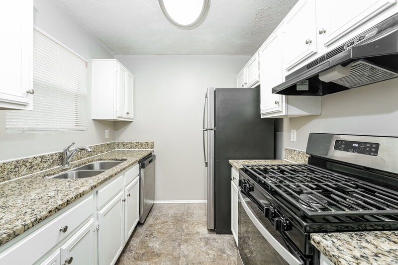 1,500/Mo, 1505 Chelsea Downs Dr NE Conyers, GA 30013 Kitchen View