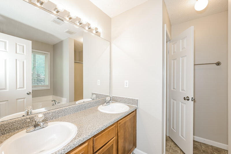 2,105/Mo, 55 Magan Ct Porterdale, GA 30014 Main Bathroom View 2