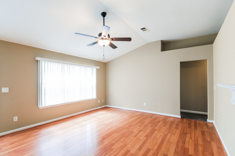 1,525/Mo, 295 Lakeview Trail Covington, GA 30016 Living Room View 2