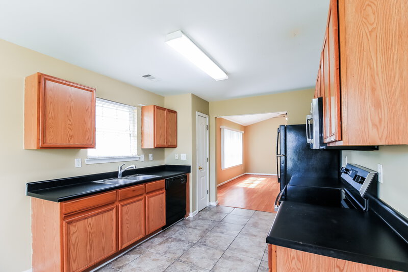 1,525/Mo, 295 Lakeview Trail Covington, GA 30016 Kitchen View