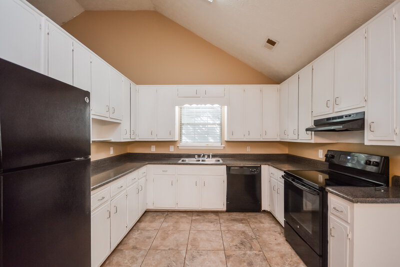 1,755/Mo, 130 Branchwood Dr Covington, GA 30016 Kitchen View 2