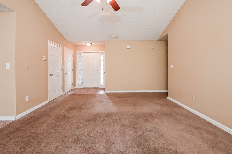 1,835/Mo, 220 Pebble Brooke Ct Covington, GA 30016 Living Room View 2