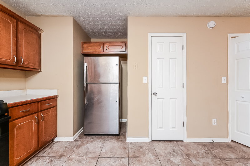 1,835/Mo, 220 Pebble Brooke Ct Covington, GA 30016 Kitchen View