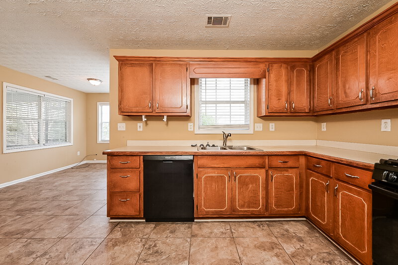 1,835/Mo, 220 Pebble Brooke Ct Covington, GA 30016 Kitchen View 3