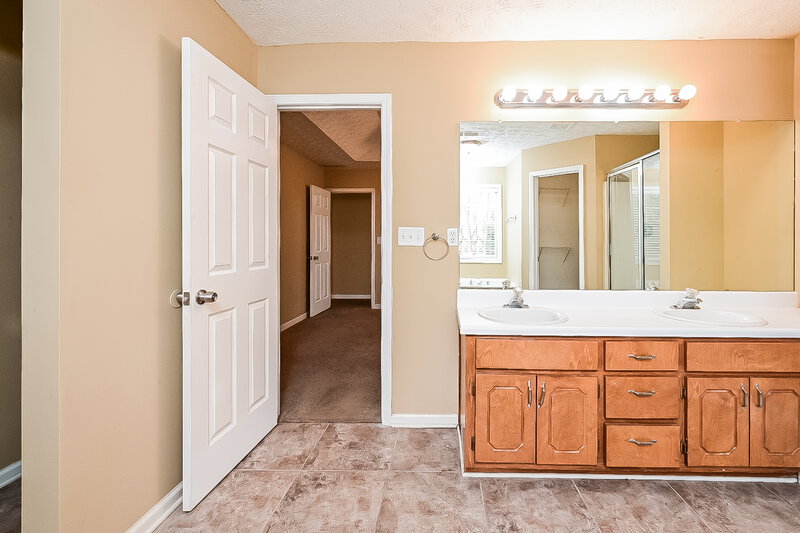 1,835/Mo, 220 Pebble Brooke Ct Covington, GA 30016 Main Bathroom View 2