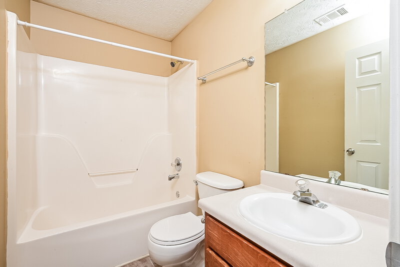 1,835/Mo, 220 Pebble Brooke Ct Covington, GA 30016 Bathroom View
