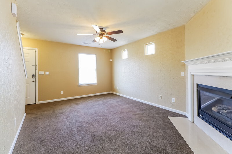 2,280/Mo, 125 Lakebirch Dr Covington, GA 30016 Living Room View 2