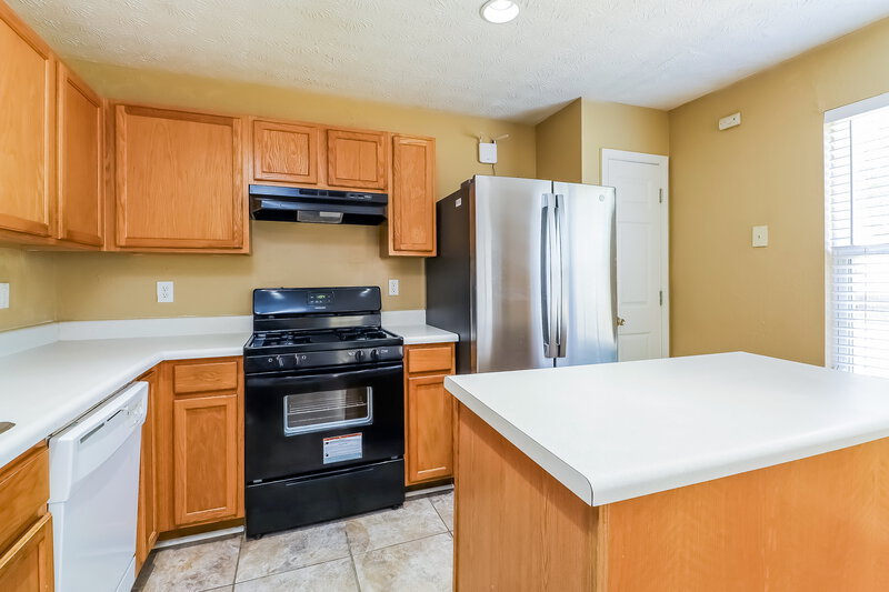 2,280/Mo, 125 Lakebirch Dr Covington, GA 30016 Kitchen View