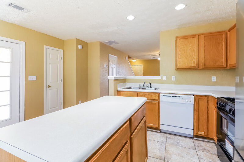 2,280/Mo, 125 Lakebirch Dr Covington, GA 30016 Kitchen View 2