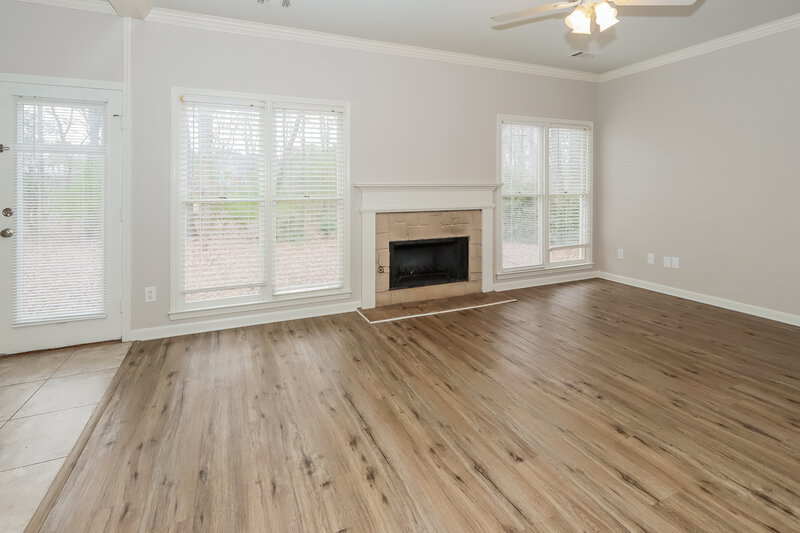 2,590/Mo, 345 Radcliffe Trace Covington, GA 30016 Living Room View