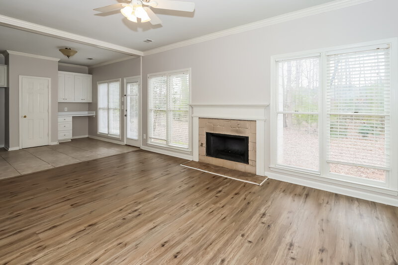 2,590/Mo, 345 Radcliffe Trace Covington, GA 30016 Living Room View 2
