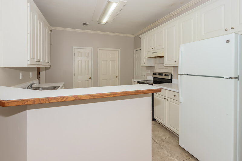 2,590/Mo, 345 Radcliffe Trace Covington, GA 30016 Kitchen View 2