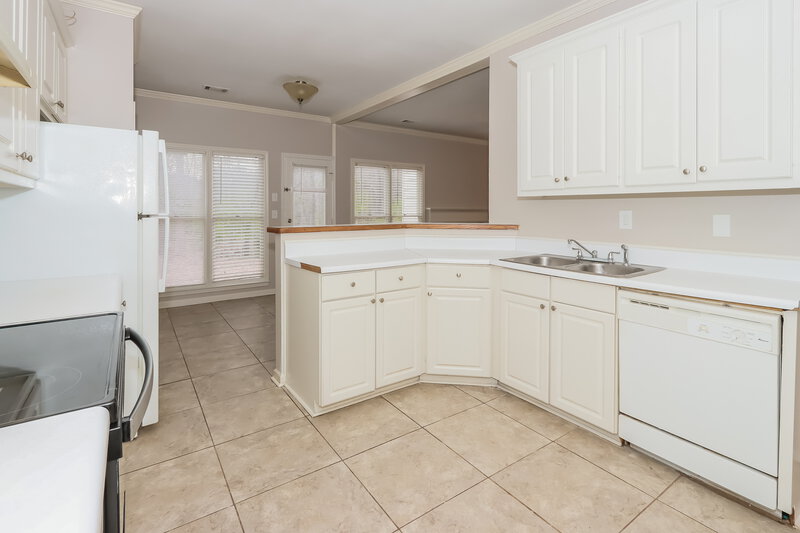 2,590/Mo, 345 Radcliffe Trace Covington, GA 30016 Kitchen View 3