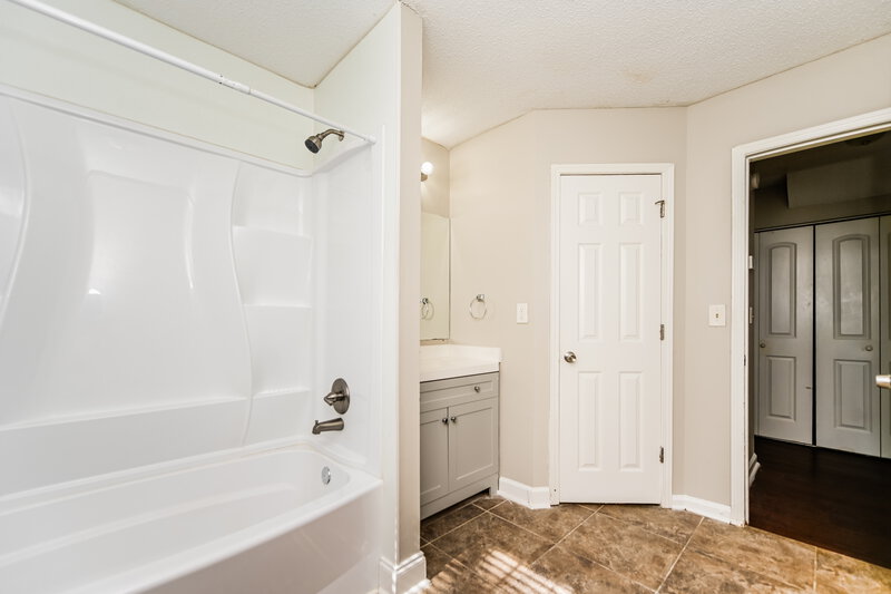 1,770/Mo, 3275 Deer Pause Ln Decatur, GA 30034 Main Bathroom View