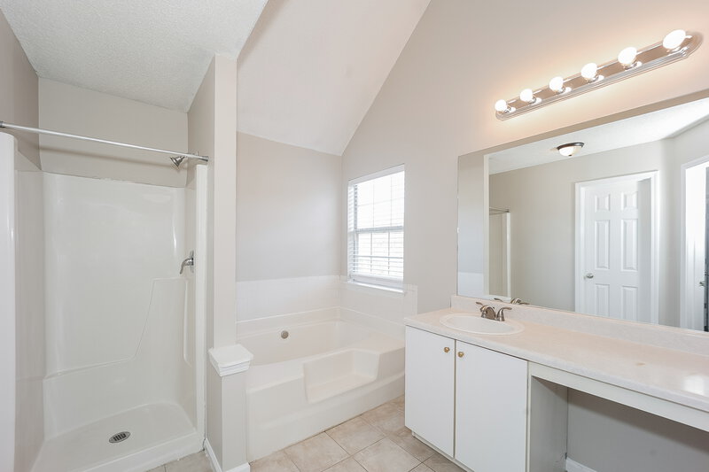 2,400/Mo, 3474 Clifton Farm Dr Decatur, GA 30034 Main Bathroom View