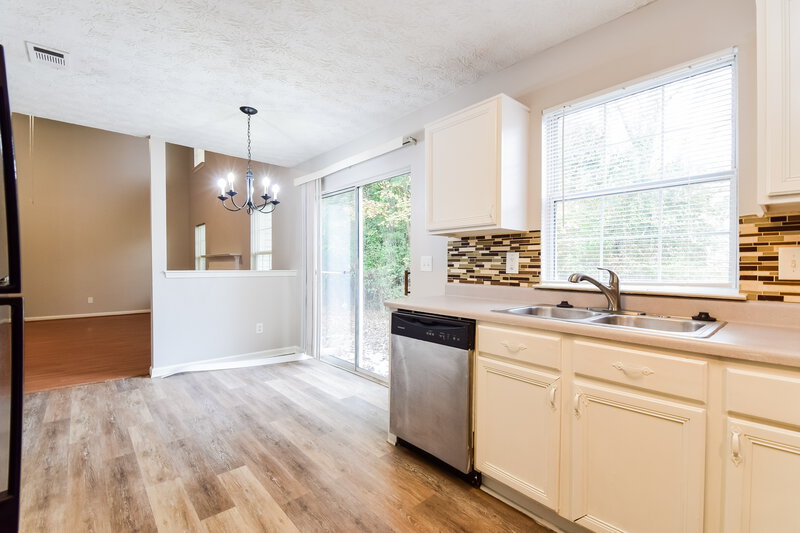 3,060/Mo, 3791 Landgraf Cove Decatur, GA 30034 Kitchen View 2
