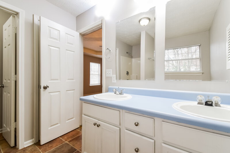 3,060/Mo, 3791 Landgraf Cove Decatur, GA 30034 Main Bathroom View