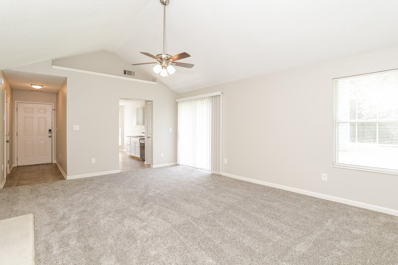 1,675/Mo, 4749 Klondike Cove Lithonia, GA 30038 Living Room View 2