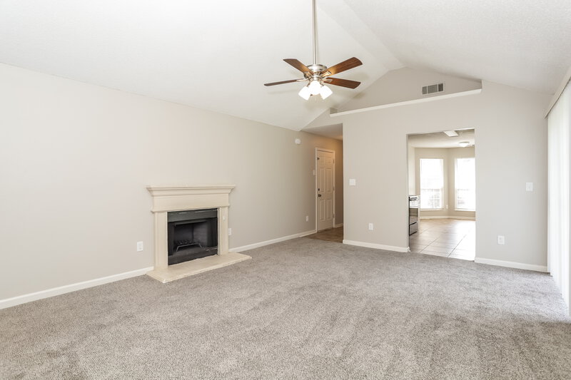 1,675/Mo, 4749 Klondike Cove Lithonia, GA 30038 Living Room View 4